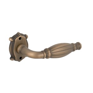 PASINI 3661/3421 LEVER HANDLE ON ROSE 150MM