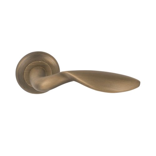 PASINI 3201 LEVER HANDLE ON ROSE 143MM