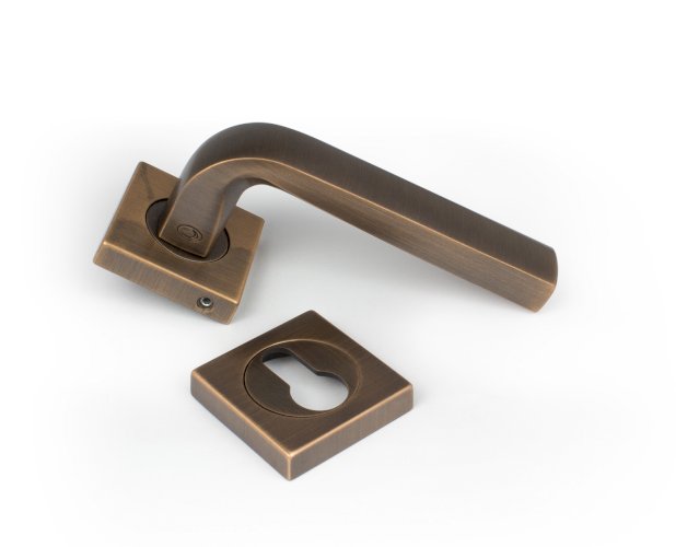 CONVEX 1115 LEVER HANDLE ON ROSE 140MM