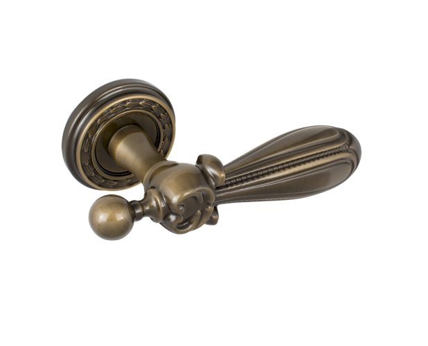 OMP PORRO LEVER HANDLE ON ROSE WITH CYLINDER ESCUTCHEON 157MM