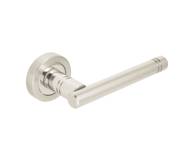 VIOMETALE 740 LEVER HANDLE ON ROSE 220MM CHROME
