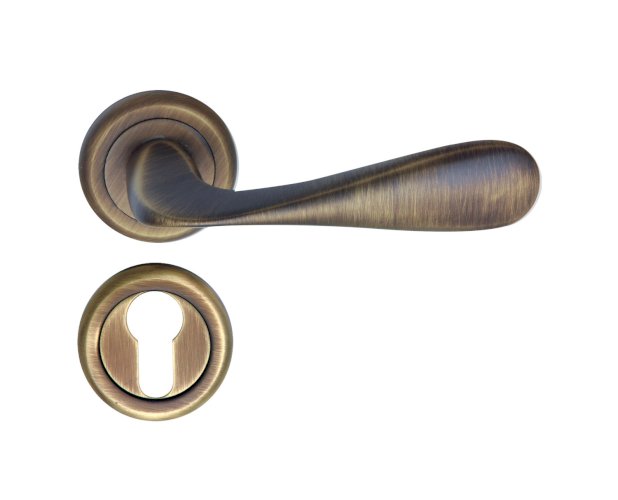BRONCES IRANZO 4761 LEVER HANDLE ON ROSE 122MM