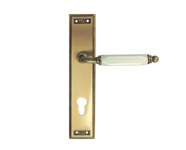 RAMOS 3841 PORCELAIN LEVER HANDLE ON PLATE